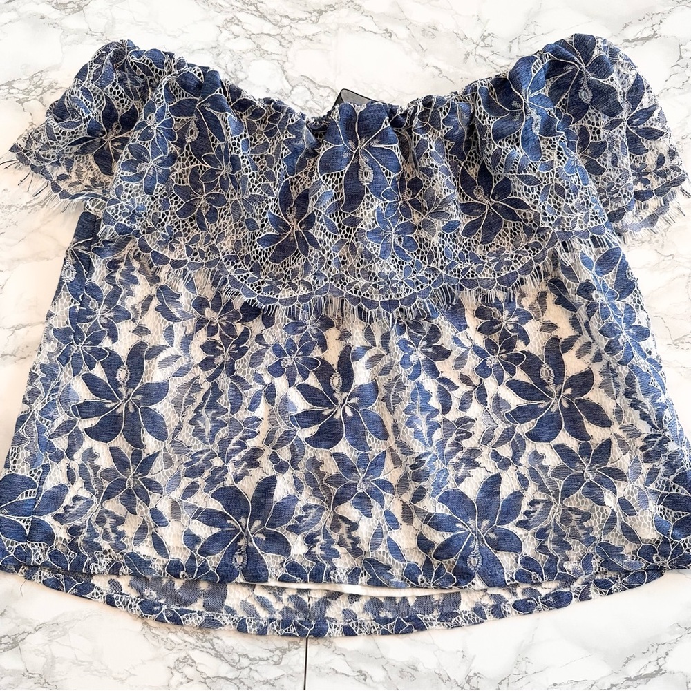 Code Mode | Off-Shoulder Lace Top - Picture 4 of 11
